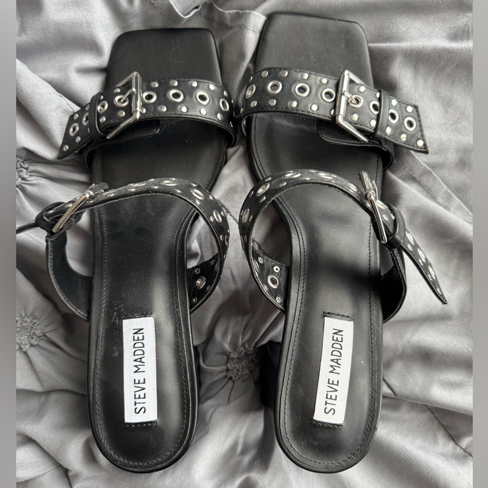 NWOB Steve Madden Menna Grommet Strap Sandal Women’s Size 11
